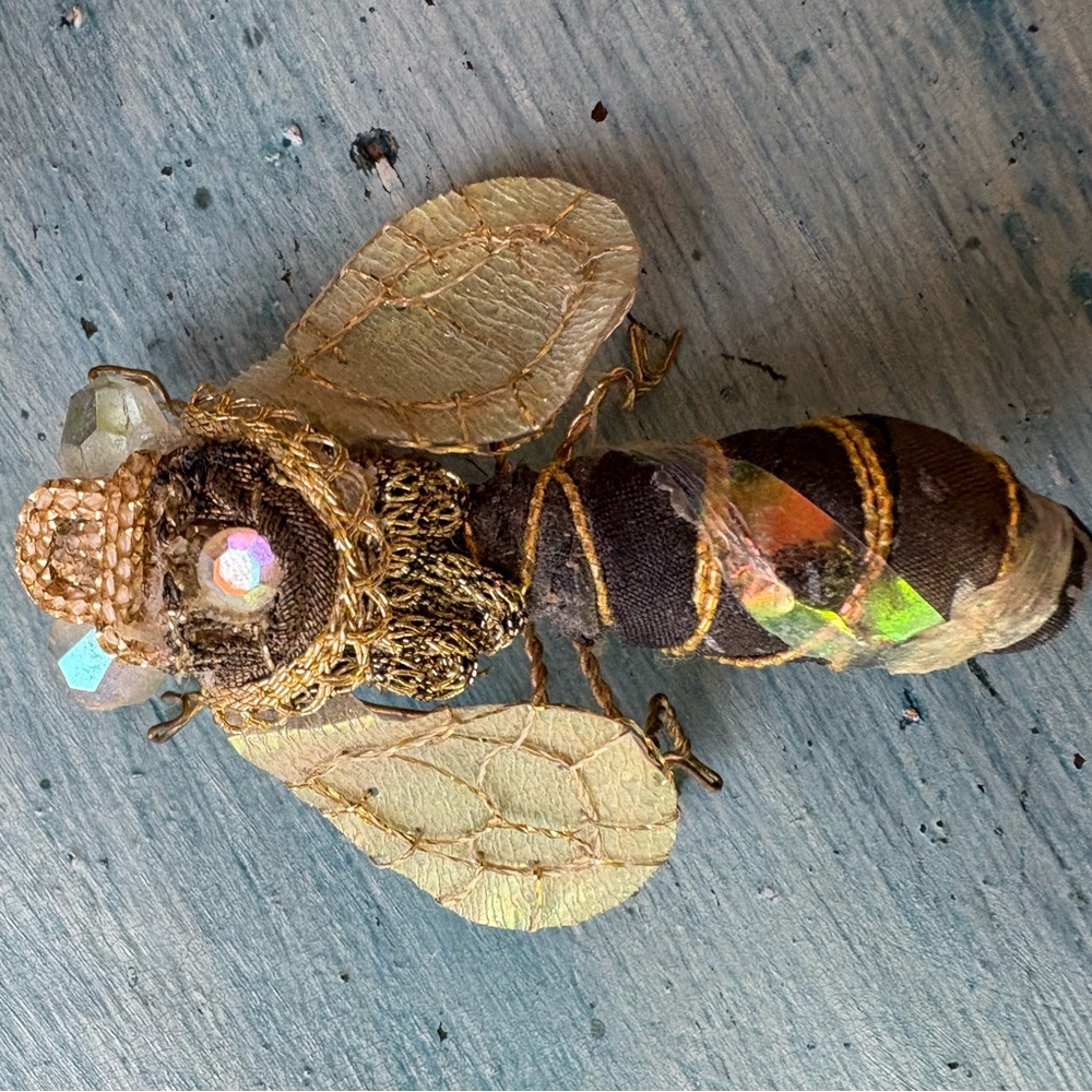 Handcrafted Bee Brooch with Shimmering Gold Accents - Picture 4 of 11